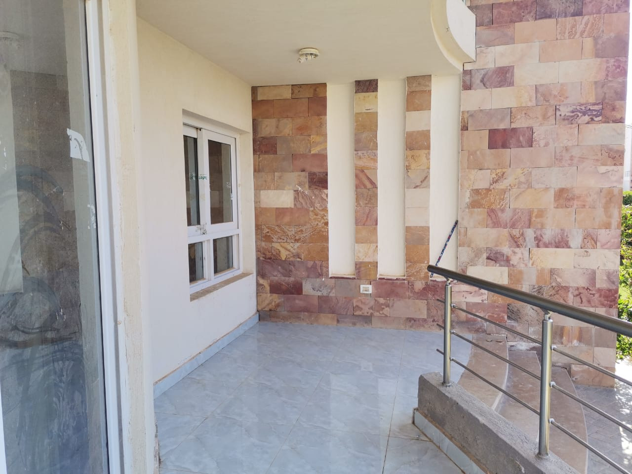 Renzo -   Property 504