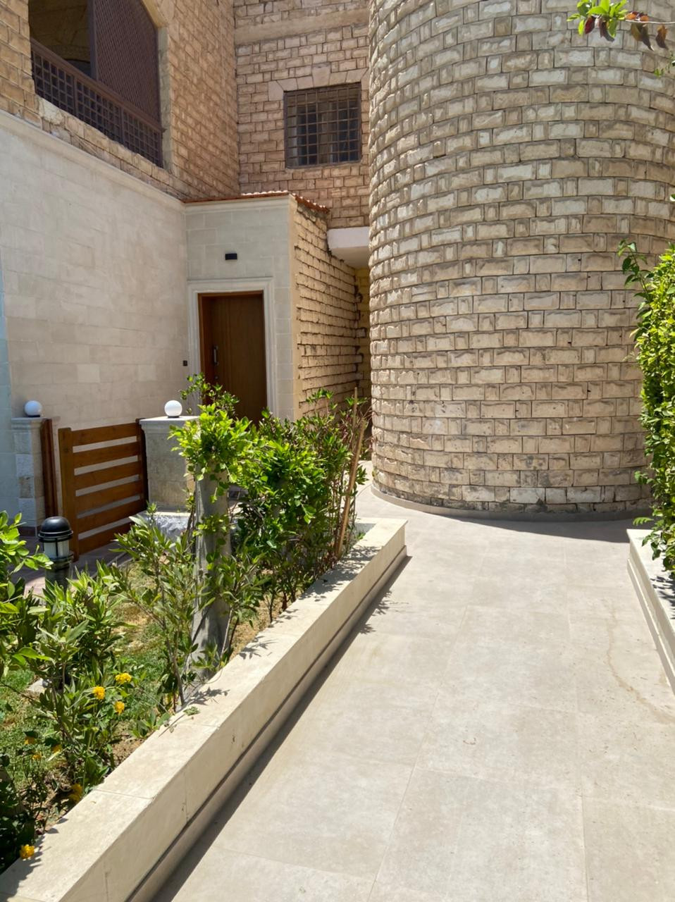 Renzo -   Property 589