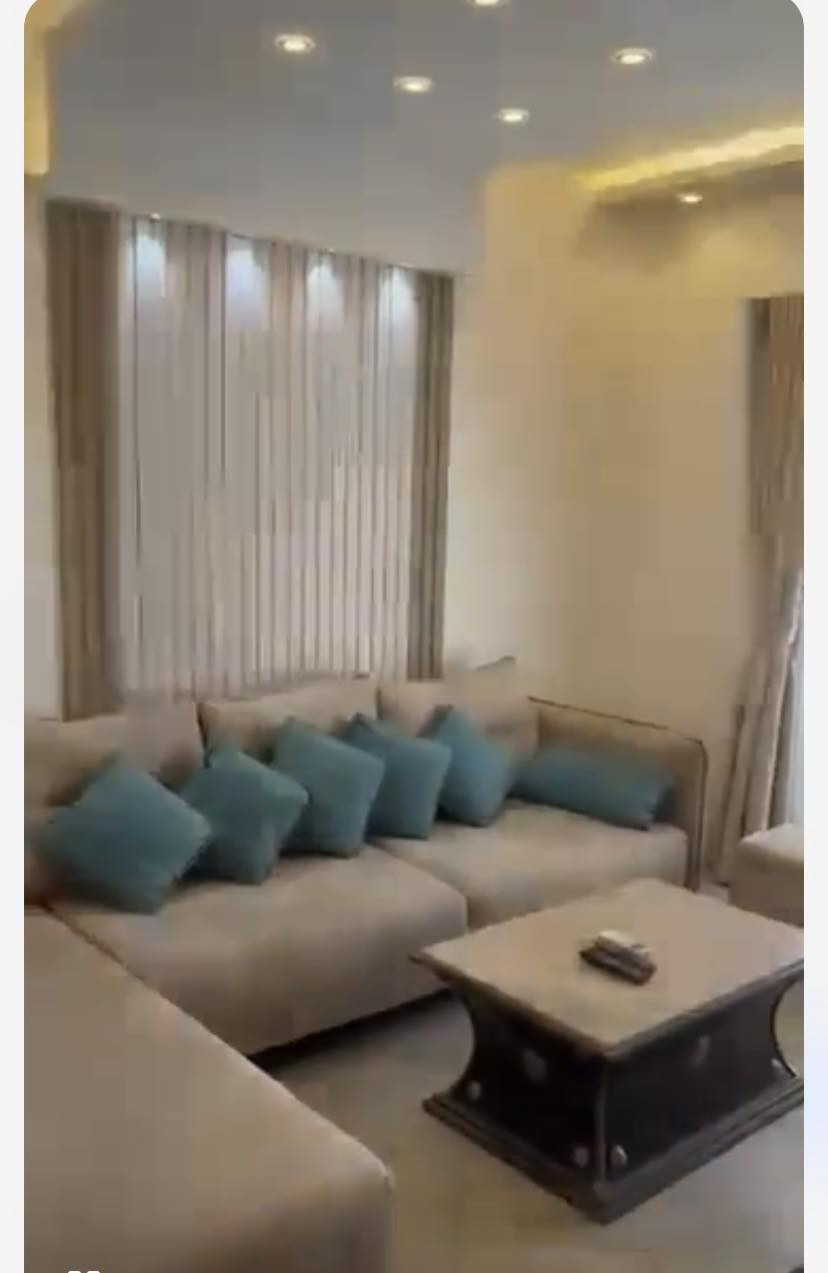 Renzo -   Property 1003