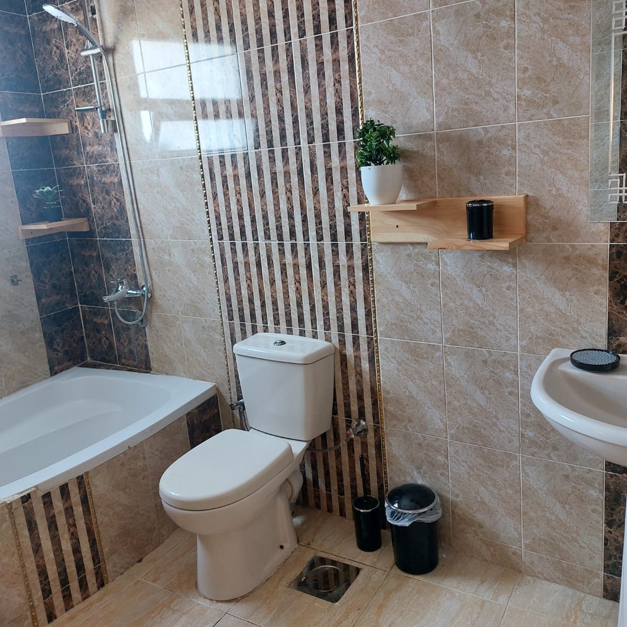 Renzo -   Property 1090